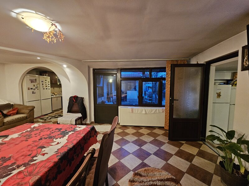 Laminorului, casa de vanzare, parter + pod, 124 mp, curte, parcare.