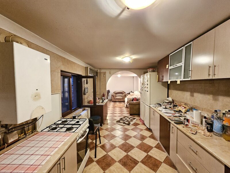 Laminorului, casa de vanzare, parter + pod, 124 mp, curte, parcare.