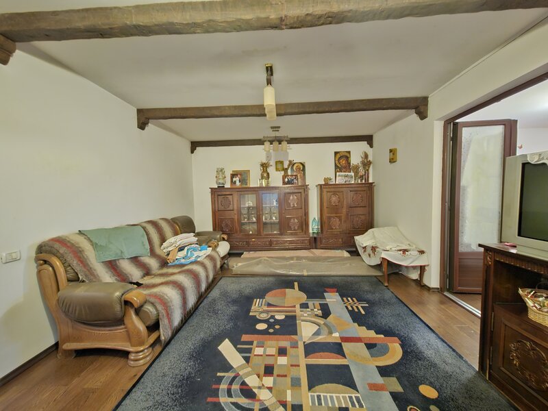 Laminorului, casa de vanzare, parter + pod, 124 mp, curte, parcare.