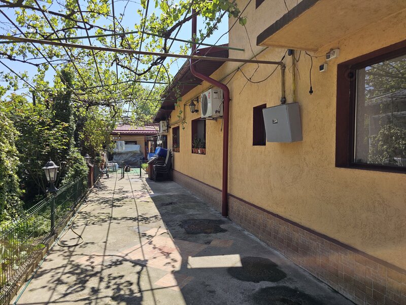 Laminorului, casa de vanzare, parter + pod, 124 mp, curte, parcare.